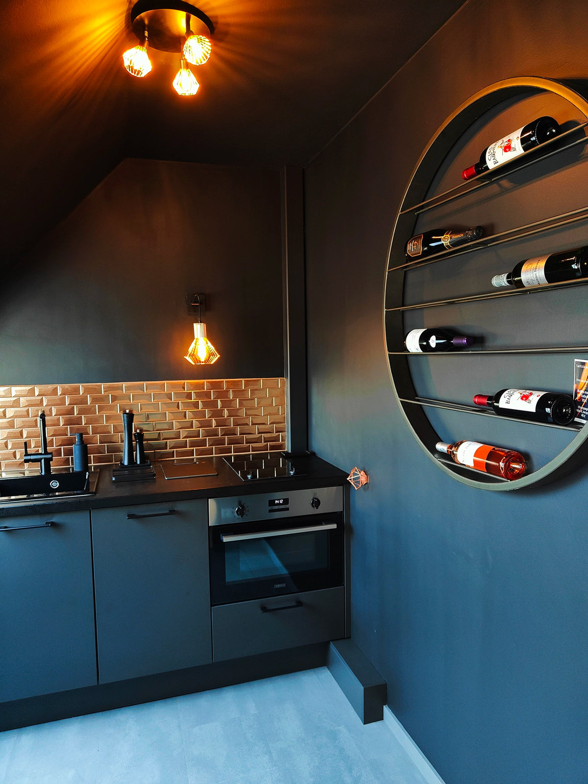 Peintagone paint PE168 Intense Black – grey and black filter – image 7 of 7